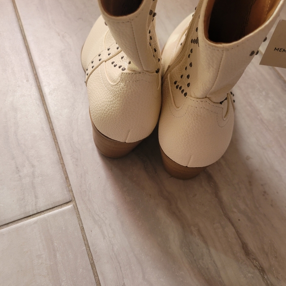 Universal Thread Co. Women  Cream Cowboy Faux Leather Boots SZ 7.5 - Picture 3 of 14